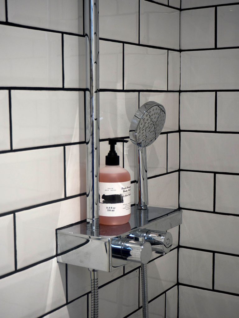 space2stay shower room
